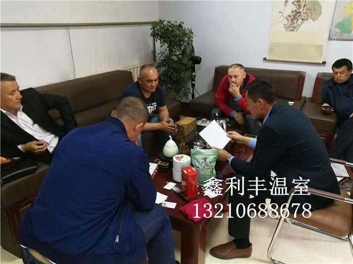 烏茲別克斯坦客戶來公司考察定溫室材料
